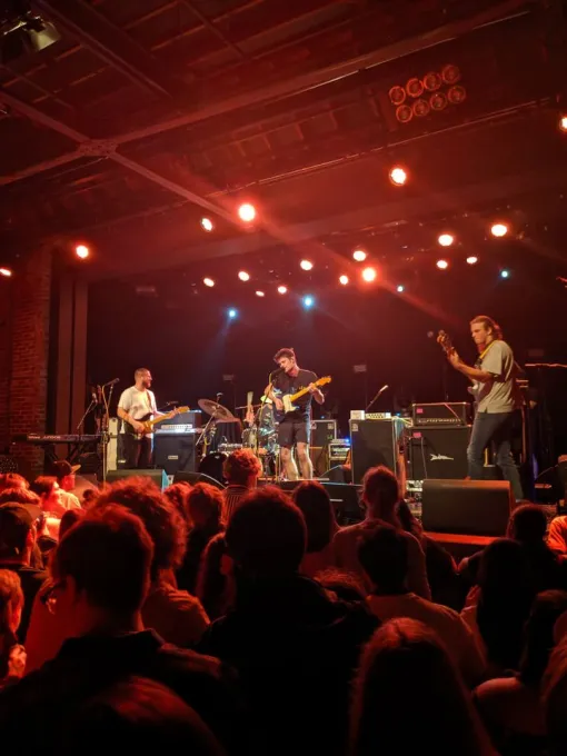Mom Jeans tickets
